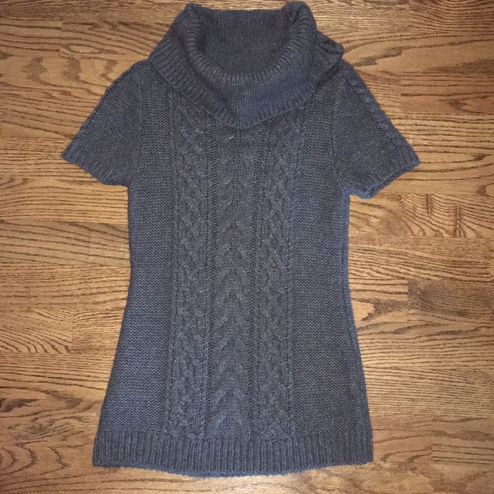 BCBGMaxAzria short sleeve, long, gray tunic sweater